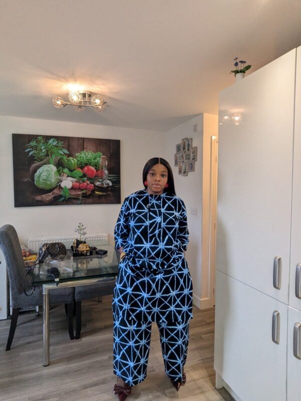 2026/09/1001833364.jpg Olawumi Blue Kembe Set.
Comes with head scarf