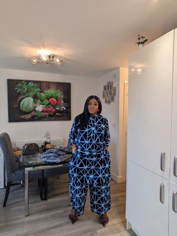 2026/09/1001833368.jpg Olawumi Blue Kembe Set.
Comes with head scarf