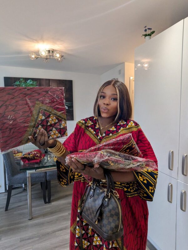 Adaeze Vintage Normal Shape Ankara Bubu 

Comes with a head scarf