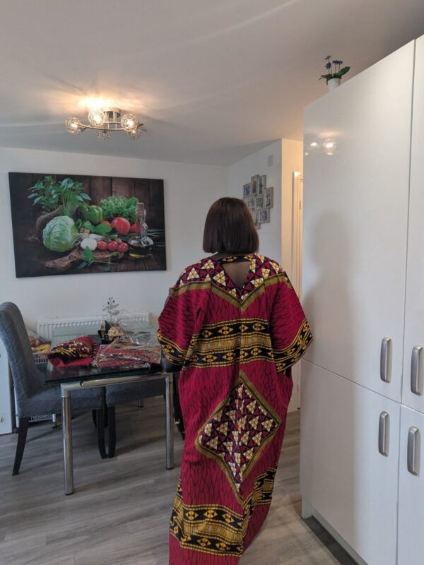Adaeze Vintage Normal Shape Ankara Bubu 

Comes with a head scarf